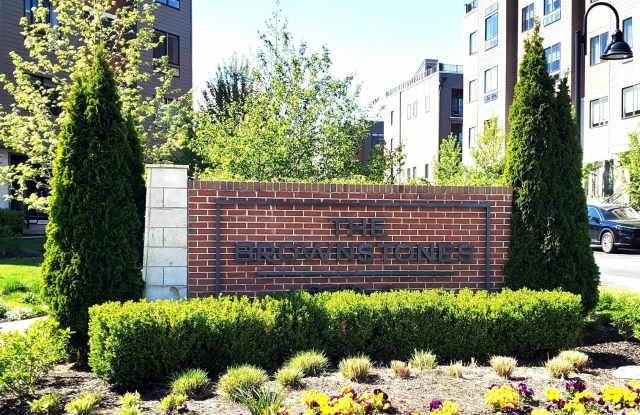 604 LAKEVIEW COURT