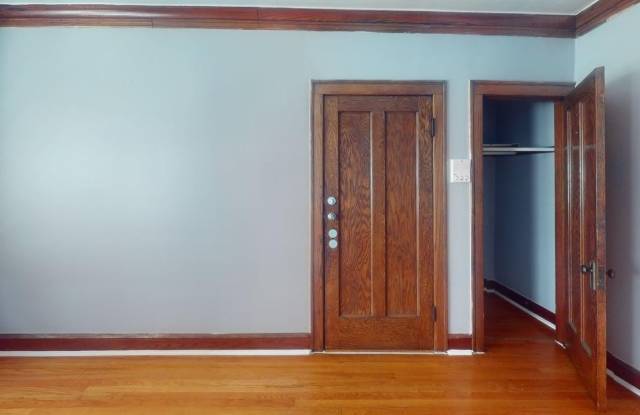 4502 W Wellington Avenue