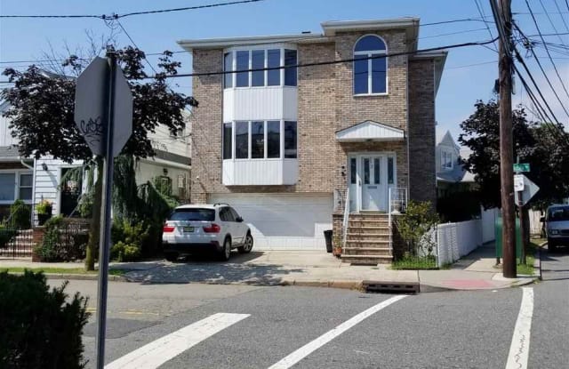 2 OAKDALE RD - 2 Oakdale Road, Jersey City, NJ 07305