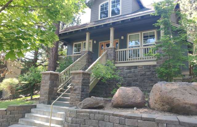 2379 NW Labiche