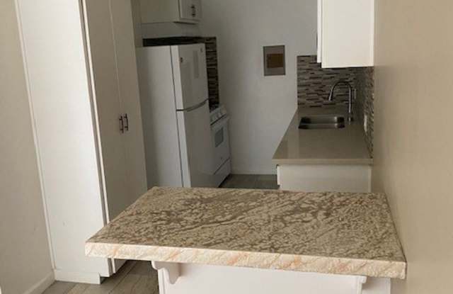 1904 S. Robertson Blvd.