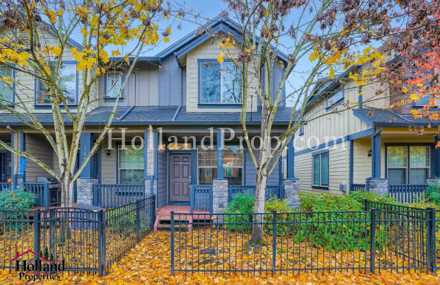 Charming Townhouse in a Prime Location in Hillsboro!