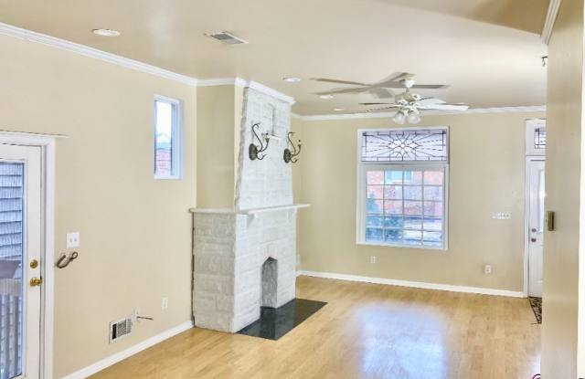 127 West Sycamore St. First Flr