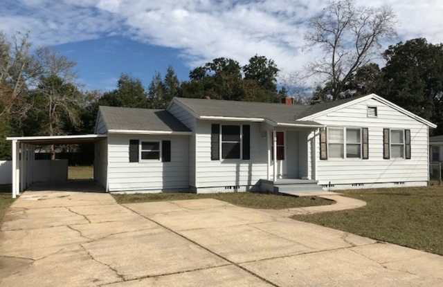 16 Mandalay Dr Pensacola, FL 32507. MOVE IN SPECIAL: HALF OFF first full month of rent!!!