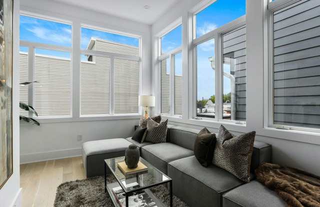 Private Double Decker Rooftop! - Modern Luxury and City Convenience in Bloomingdale Condo!
