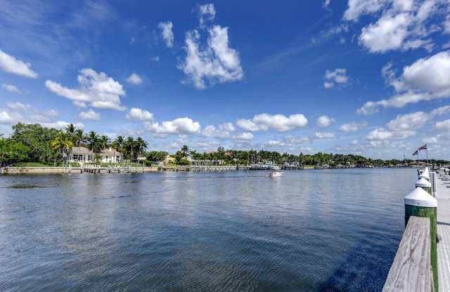 834 Bay Colony Drive S