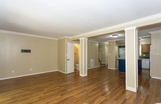 804 VESTAVIA VILLA COURT