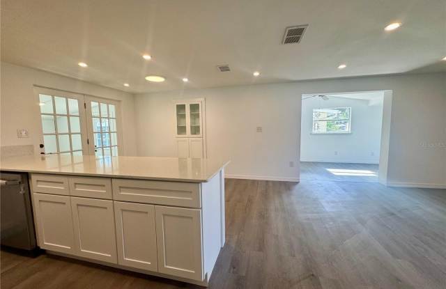 804 STARKE LAKE CIRCLE