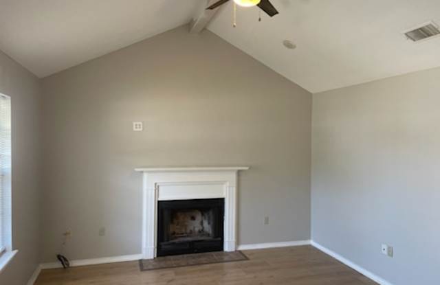 1723 James Buchanan Dr