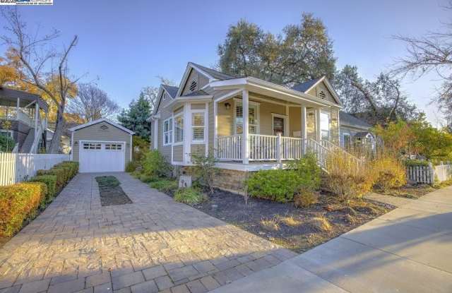 Photo of 4536 1St St