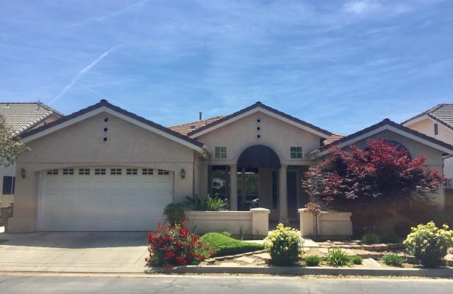 Beautiful 3 bedroom 3 full baths 2117 sq. ft. Located in Nees Park Villas
