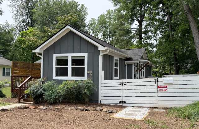 320 1/2 Meade Avenue - Pet friendly Home with a Large Fenced in Yard!