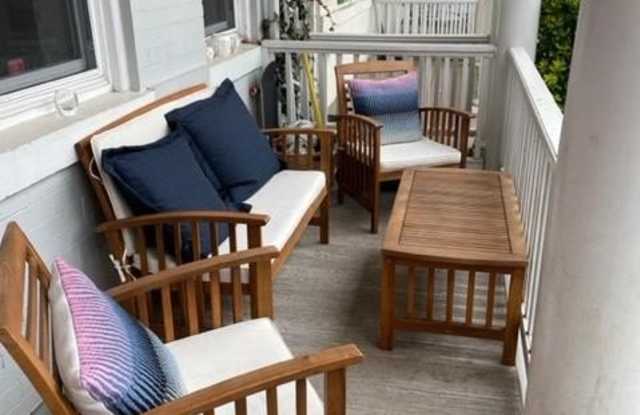 1321 CORBIN PLACE NE