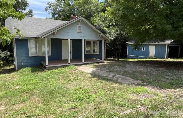 975 Old Charlotte Road SW