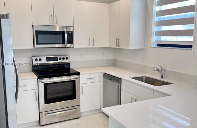 15903 SW 2nd Place 15903, Pembroke Pines, FL 33027