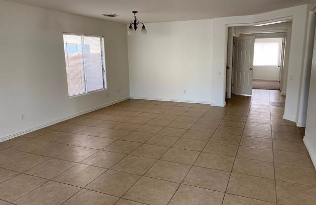 Affordable 5 Bedroom Living in Growing Maricopa