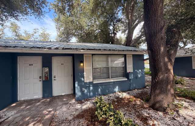 Move‑in‑ready 1 bedroom, 1 bathroom residence located in the heart of Nokomis.
