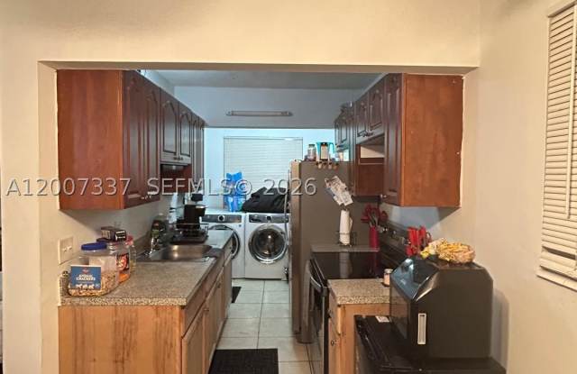 1100 NE 1st Ct