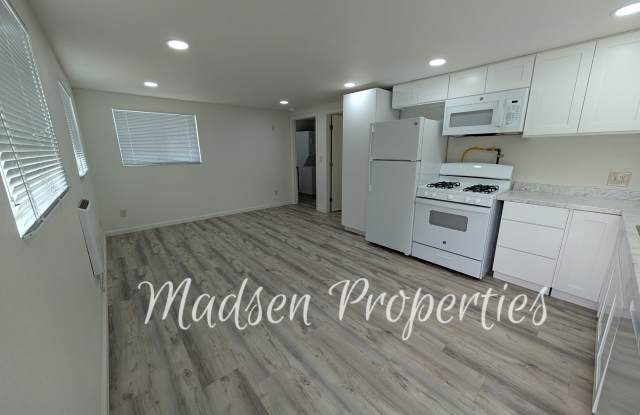 1441 Sheridan Avenue - 1/2