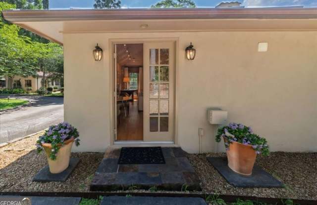 Photo of 2538 Parkside Drive NE