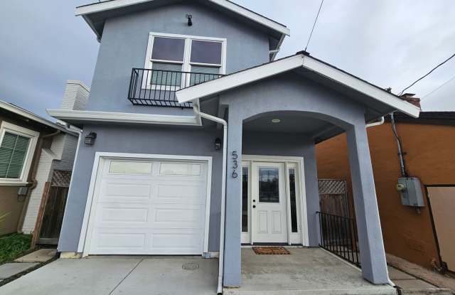 Photo of Sunny and Bright Newly Constructed 3-bedroom Home