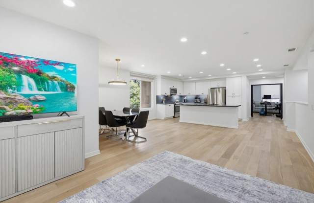 503 Rockefeller