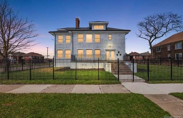 2080 Gladstone, Unit 1 Street