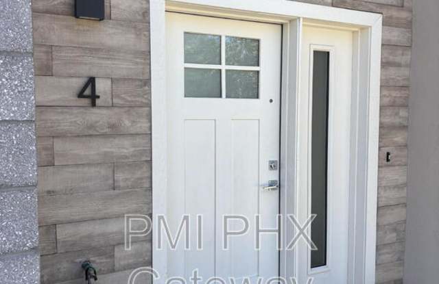 Photo of 430 W 7th St