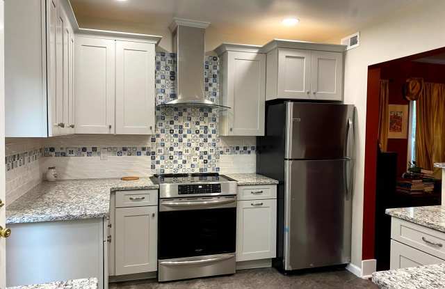 Photo of 18 THOMAS Avenue