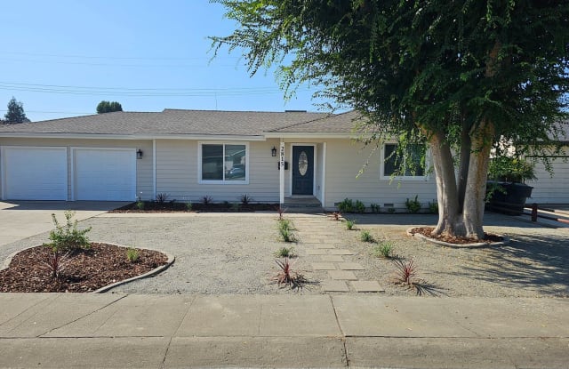 2815 W. Harter - 2815 West Harter Avenue, Visalia, CA 93277