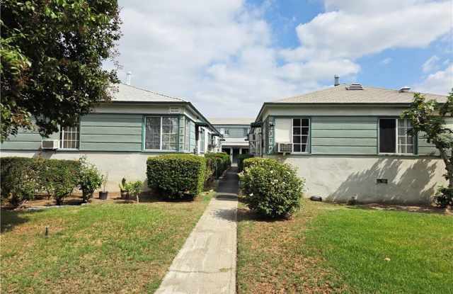 356 S Sierra Madre 360 1/2