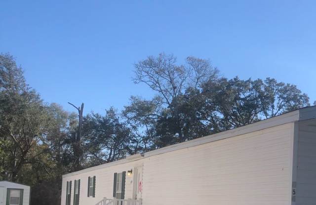 RV - 644-658 Reeves Drive
