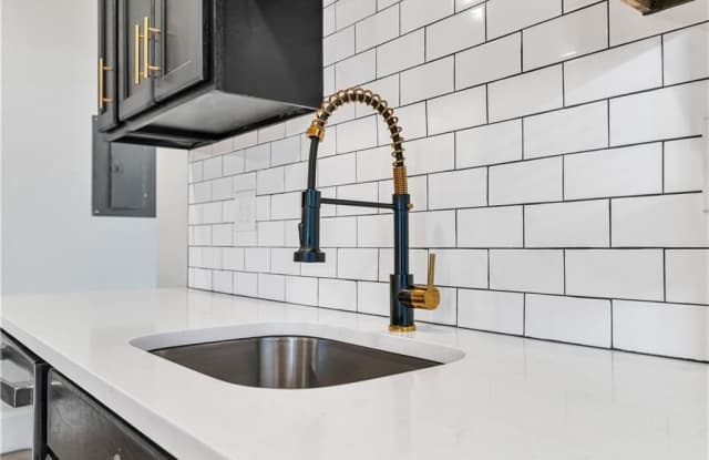 382 Orms Street unit: 1