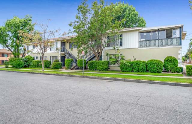 2 BEDROOMS 1 BATH UNIT IN GREAT LOCATION!!!