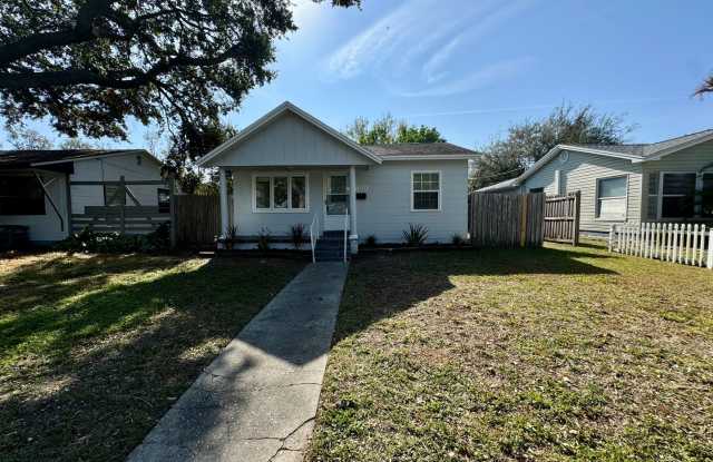 850 52nd Ave N St. Petersburg, FL 33703 MOVE IN SPECIAL!! Waived $350 Cleaning Fee!!!!!