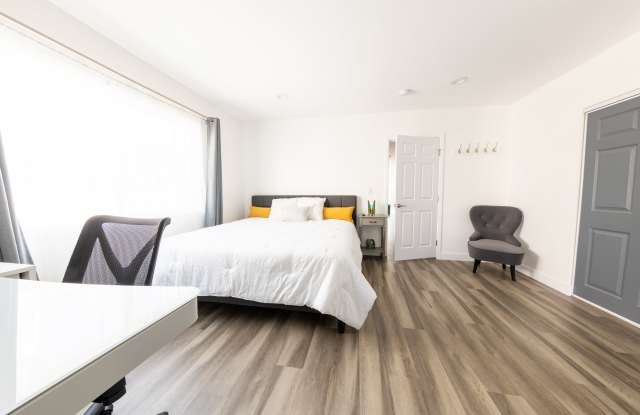 12533 Cranbrook Avenue B