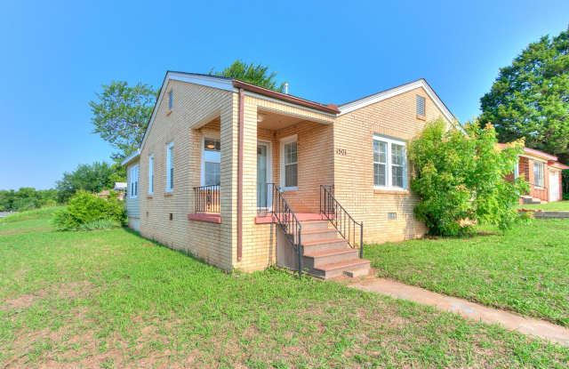 1501 Northeast Grand Boulevard