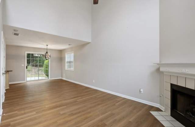 1044 Hillsborough Chase NW