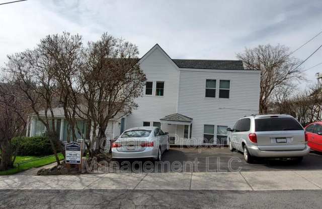 325 NE Kamiaken St