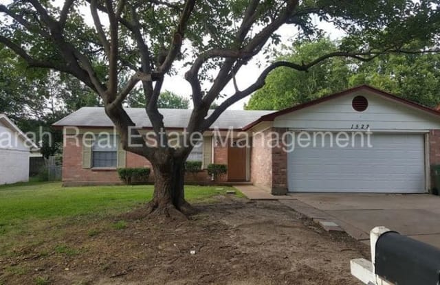 1522 Vanderbilt Drive - 1522 Vanderbilt Drive, Arlington, TX 76014