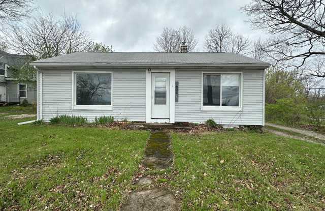 Single Family Home - 2124 Lansing Avenue, Jackson County, MI 49202