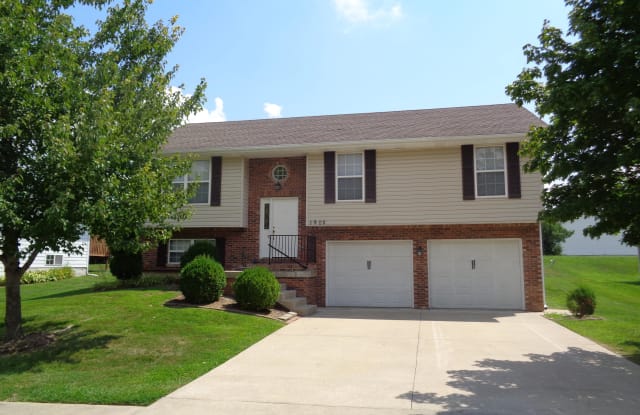 1902 MAYBERRY DR - 1902 Mayberry Drive, Columbia, MO 65202