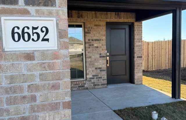 Located in the Glendale Area!!! New Build "Be the 1st to live HERE!!! 1/2 off special 1st month rent