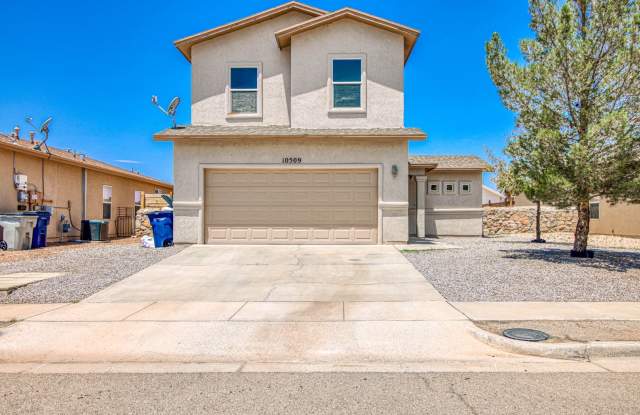 Photo of Beautiful house with 3 beds/2.5 baths near by Fortbliss