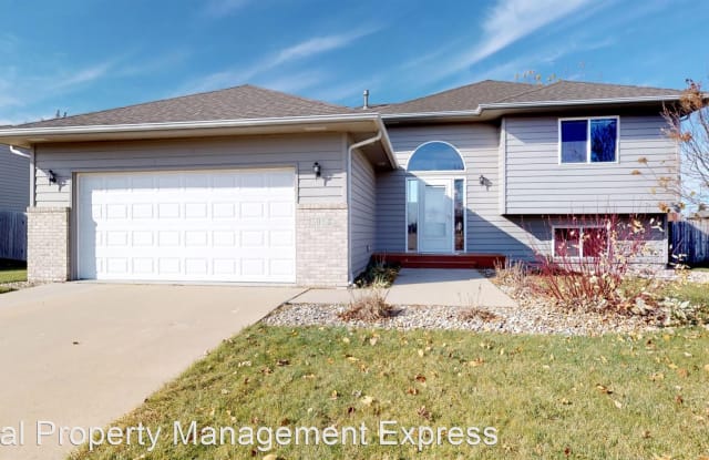 5913 S Dublin Ave - 5913 South Dublin Avenue, Sioux Falls, SD 57106