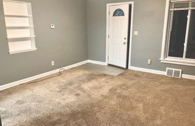 CHARMING DUPLEX HOME FOR LEASE IN WESTLAND!