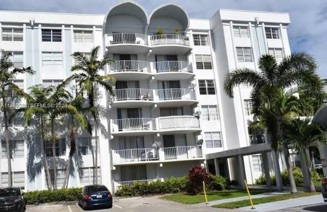 488 NW 165 St Rd