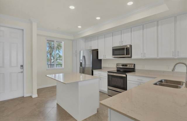 910 TIDEWATER SHORES LOOP