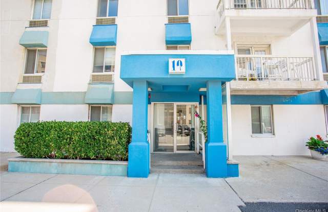 10 Franklin Boulevard