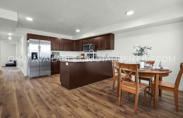 436 W Main St
